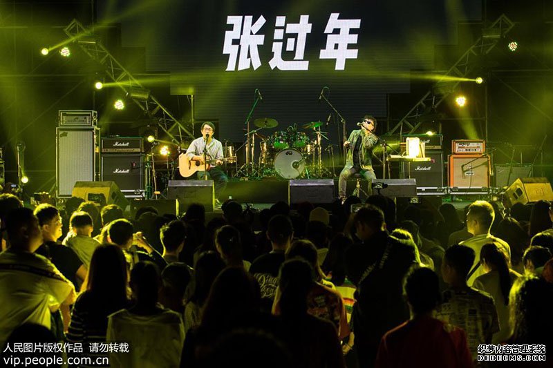 2019年11月3日，“听见集美”2019龙舟唱晚集美学村音乐节活动现场，音乐人在演出。