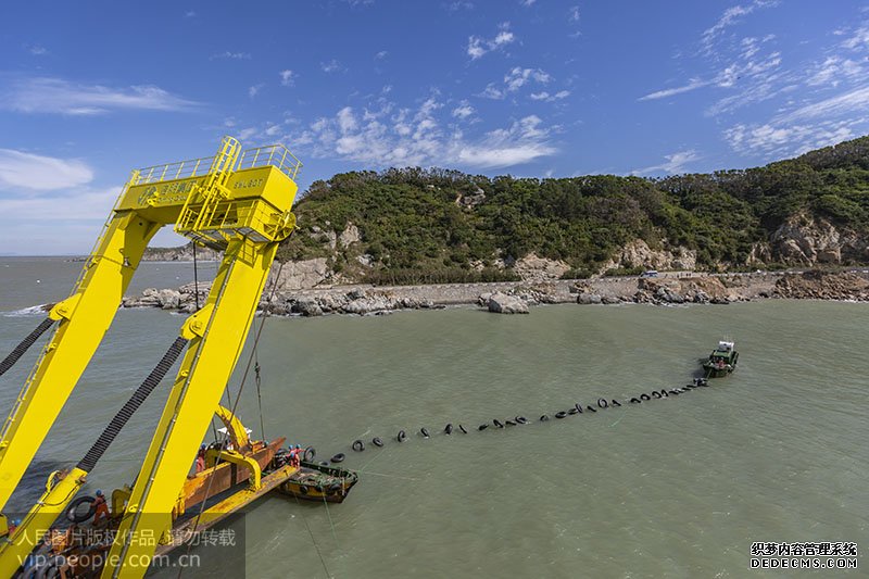浙江温州：南麂岛与大陆联网工程海底电缆开始敷设